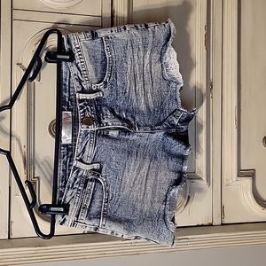 No boundaries jean shorts